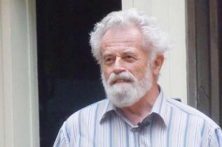 Dr. David Pearson talks geology at Bon Echo Provincial Park